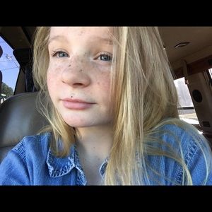 Meet your Posher, Chloe